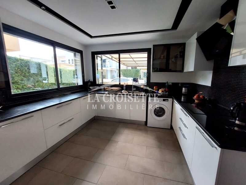 Villa S+3 avec piscine à La Soukra